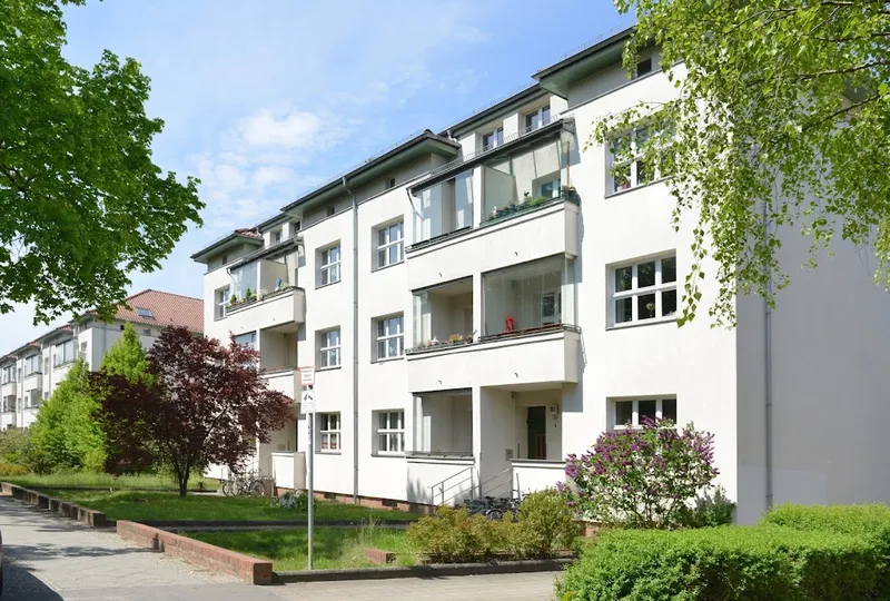 2-Zimmer-Wohnung mit Balkon und Dielenfußboden  in Hirschgarten — photo 1